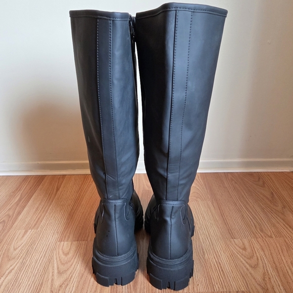 ASOS DESIGN Wide Curve Fit Carla Chunky Knee Waterproof Boots in Black Size 10W - Picture 6 of 16